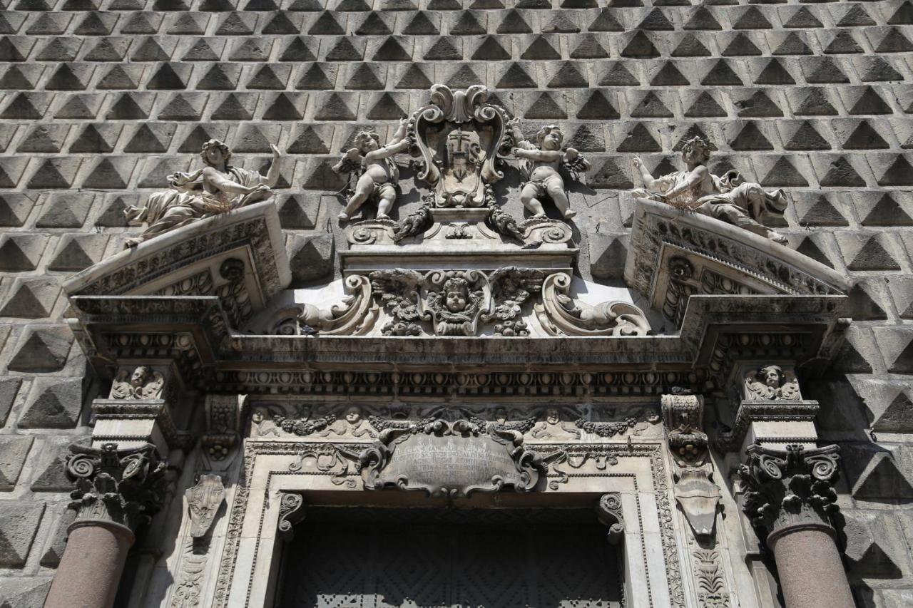 Palazzo Carafa Della Spina - Maison De Charme Неаполь Экстерьер фото